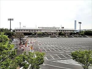 公園東口駅最寄りの万博記念球技場