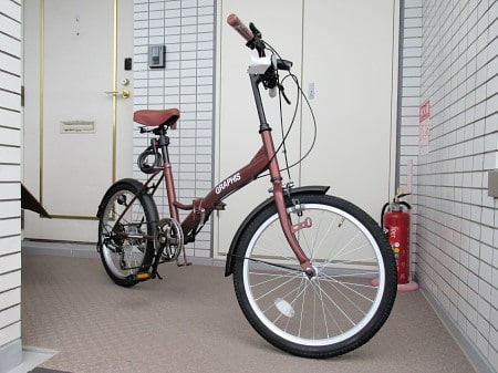 組み立て完了の折りたたみ自転車