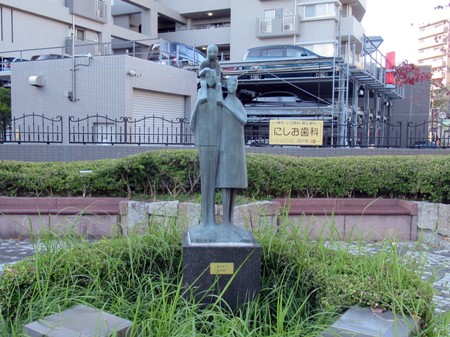 ブロンズ像 陽だまり