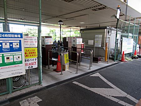 モノレール下駐輪場入り口