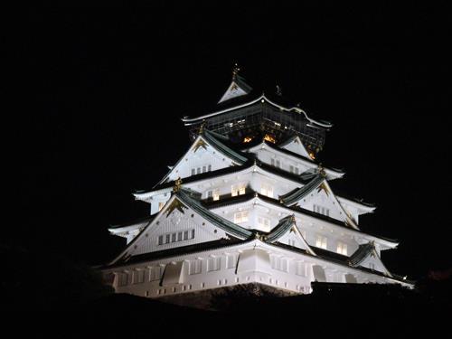 ライトアップされた天守閣