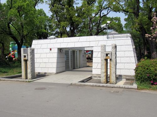 森ノ宮川メイン道路沿いトイレ
