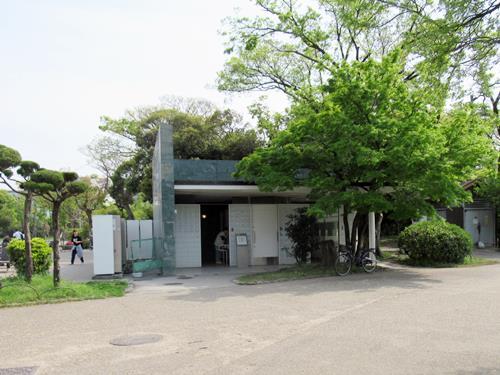 天守閣広場のトイレ