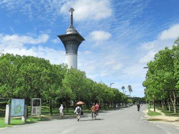 いのちの塔の遠景