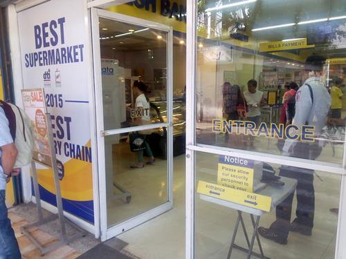 モールのスーパーマーケット