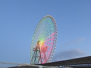 ライトアップされた観覧車