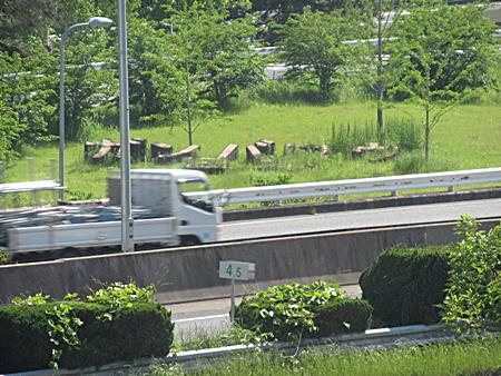 車窓からの「ガンバロウ日本」2