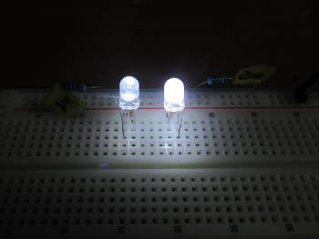 電流制限抵抗の違いによる輝度の確認