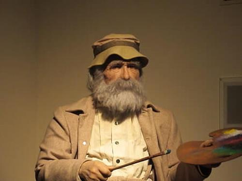 モネの人形が話しかける