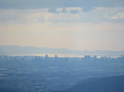 双眼鏡を使えば大阪方面が遠望