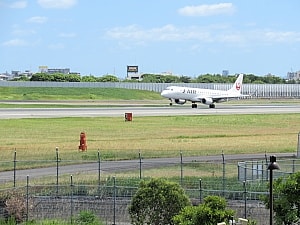 中央での着陸シーン