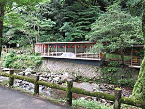 磯よし川床