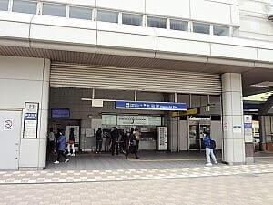 大日駅改札付近