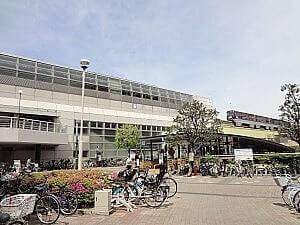 大日駅をイオンモール入口付近から見たところ