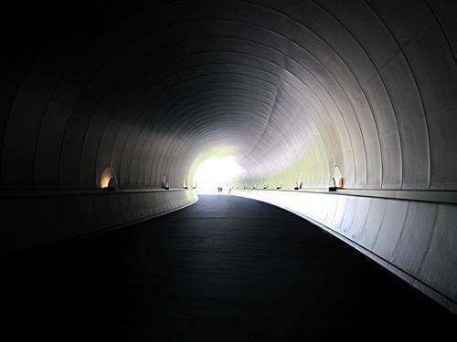 MIHO MUSEUM本館に通じるトンネル