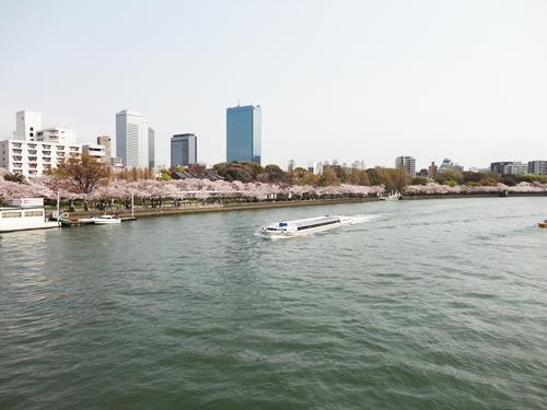 銀橋から見た昼間の大阪城
