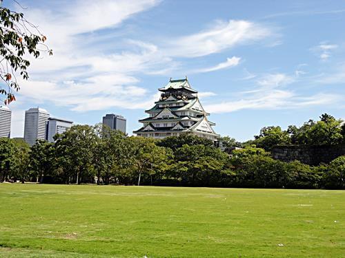 西の丸庭園から見た天守