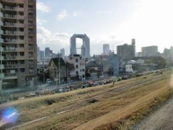 大阪駅近くのビル群